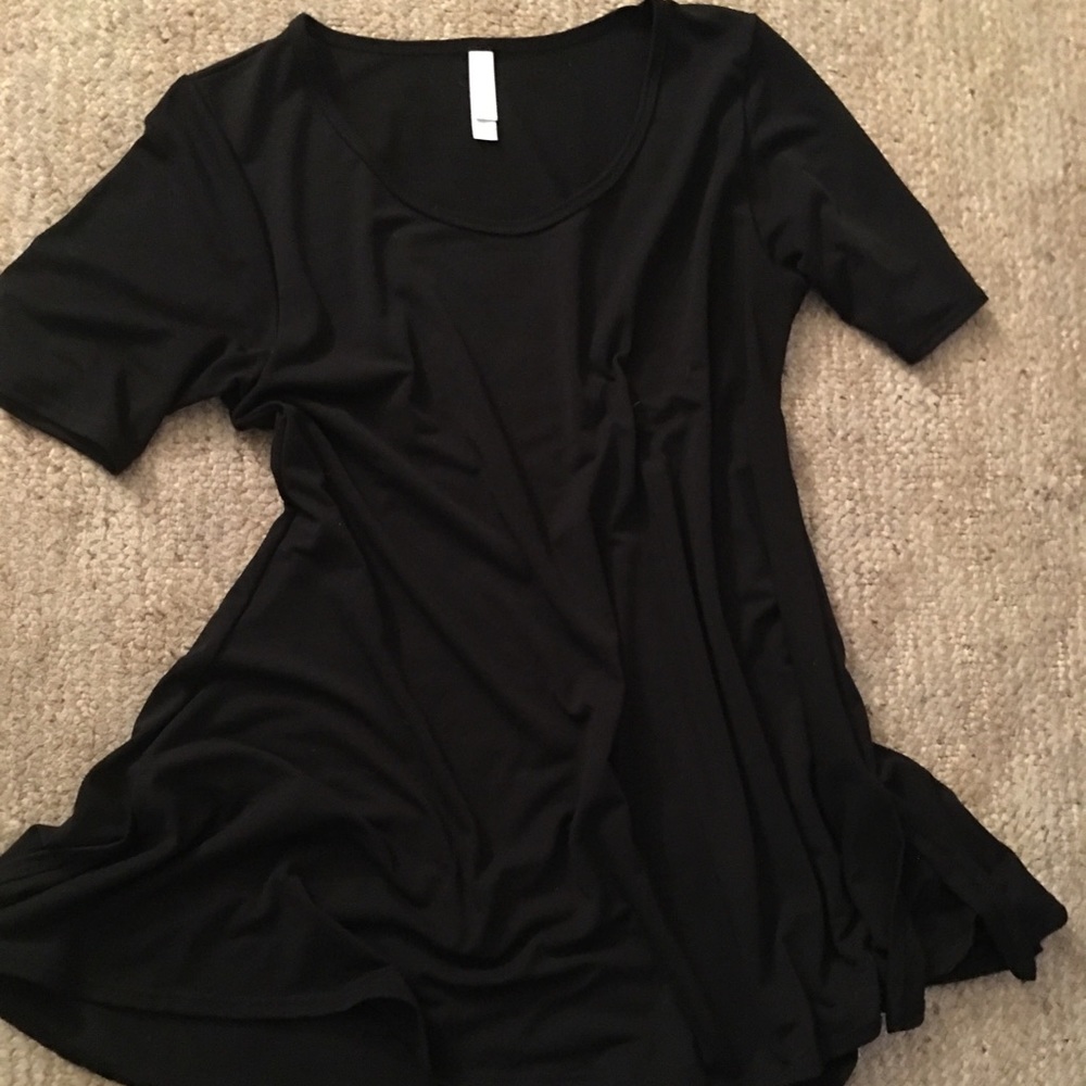 Lularoe Small Black Perfect T